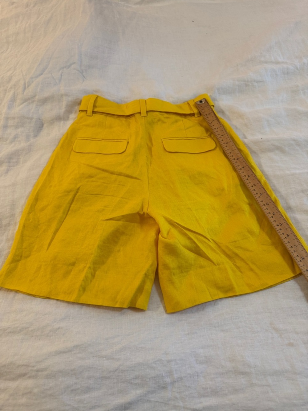 Banana Republic, tailored yellow linen shorts, womens 0.  A summer classic - Picture 6 of 12